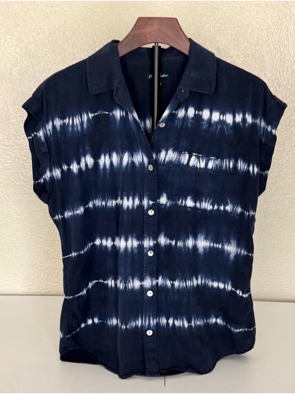 Flag and anthem short sleeve top size small